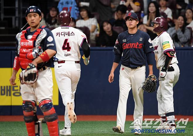 30일 서울 고척스카이돔에서 열린 키움 히어로즈와 롯데 자이언츠의 경기. 롯데 박세웅이 숨을 고르고 있다. 고척=박재만 기자 pjm@sportschosun.com/2025.04.30/