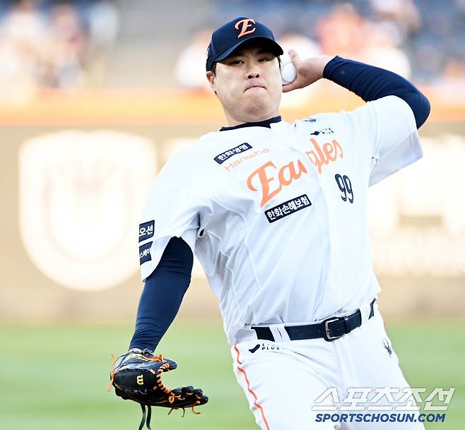 30일 대전한화생명볼파크에서 열린 LG와 한화의 경기, 한화 선발투수 류현진이 역투하고 있다. 대전=허상욱 기자wook@sportschosun.comm/2025.04.30/