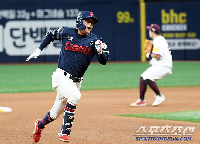 안타 2루타 3루타 사이클링히트까지 홈런만 남겨놨던 이호준.