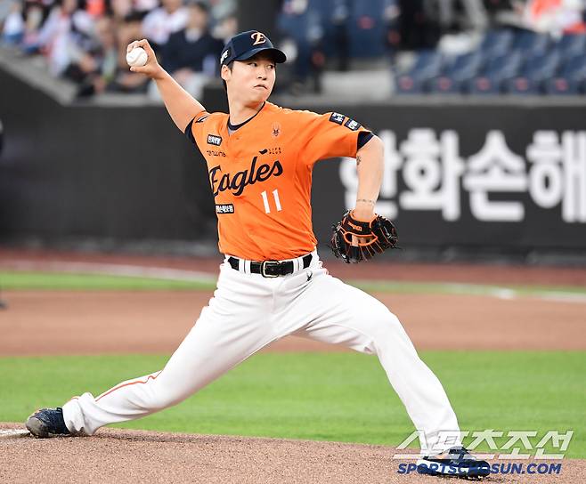 25일 대전 한화생명볼파크에서 열린 한화와 KT의 경기. 선발 투구하고 있는 한화 엄상백. 대전=송정헌 기자songs@sportschosun.com/2025.04.25/