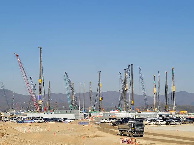 경기도 용인시 처인구 원삼면 '용인 반도체 클러스터' 조성 현장 내 SK하이닉스 팹(fab·생산공장) 부지./뉴스1