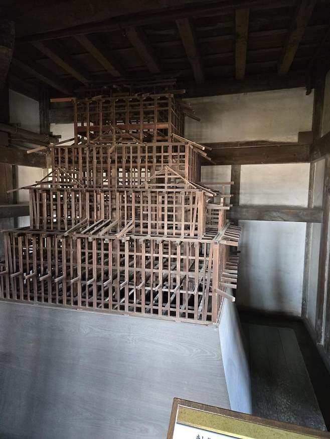 7fed8272b4806afe51ee82e547817473a57681703bc7074af2fbaf67af0c048f