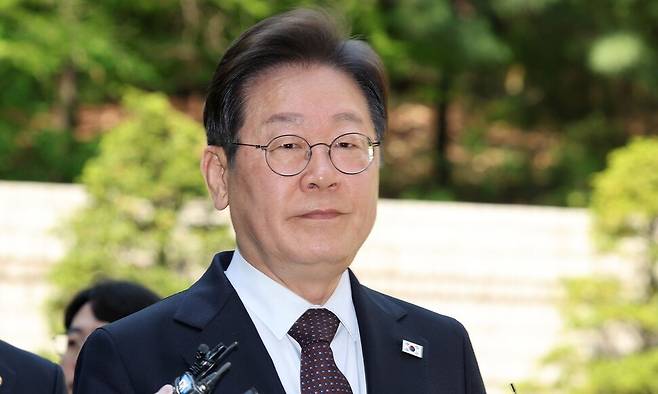 이재명 더불어민주당 대통령 후보가 지난달 29일 오전 서울 서초구 서울중앙지법에서 열린 대장동 배임 등 혐의 사건 1심 공판에 출석하고 있다. 김영원 기자 forever@hani.co.kr