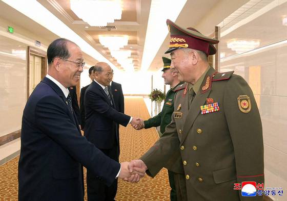 조선인민군 총정치국 부국장인 박영일을 단장으로 하는 조선인민군대표단이 러시아에서 열리는 제3차 국제반파쇼대회에 참가하기 위해 평양을 출발했다고 조선중앙통신이 29일 보도했다. 연합뉴스