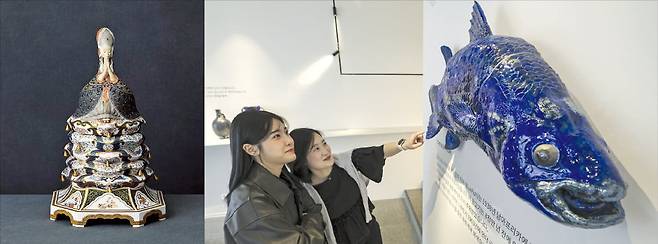 한국에서 전 세계 최초로 공개된 도자기 ‘공주와 완두콩’(왼쪽). 관람객들이 실러캔스 물고기를 도자기로 재현한 ‘블루피시’ 작품을 감상하고 있다.  임형택 기자