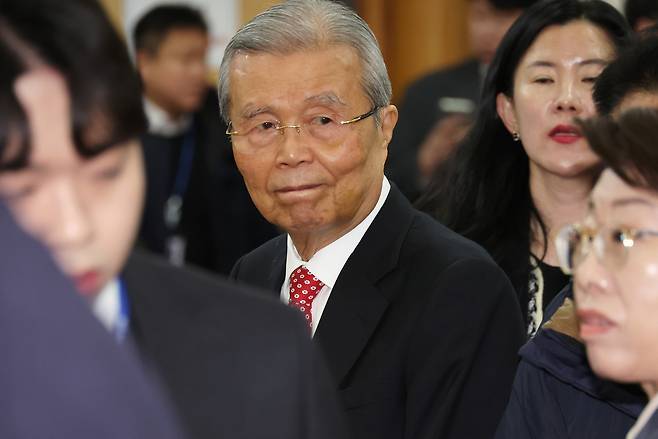 지난 2월6일 서울 여의도 국회의원회관에서 성일종 국회 국방위원장 주최로 열린 ‘국가대개조를 위한 개헌 토론회’에 김종인 전 국민의힘 비대위원장이 참석하고 있다. 연합뉴스