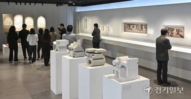 1층 전시관에서 열린 추사연합전 '추사, 다시' 내부 전경. 홍기웅기자