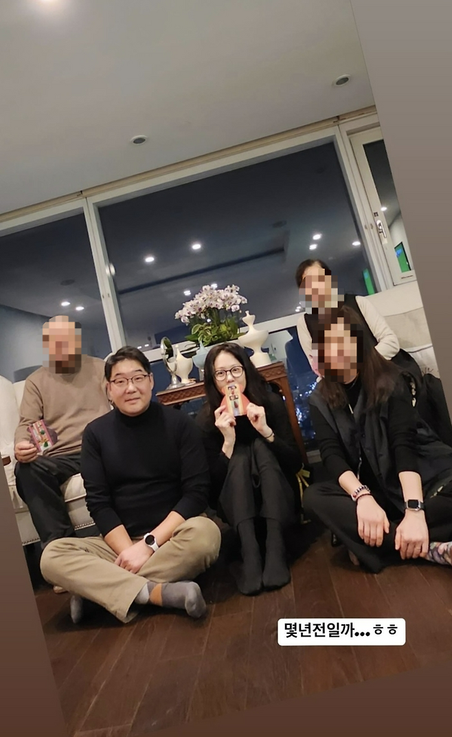 고현정이 가족들과 찍은 사진을 게제했다. 고현정 인스타그램