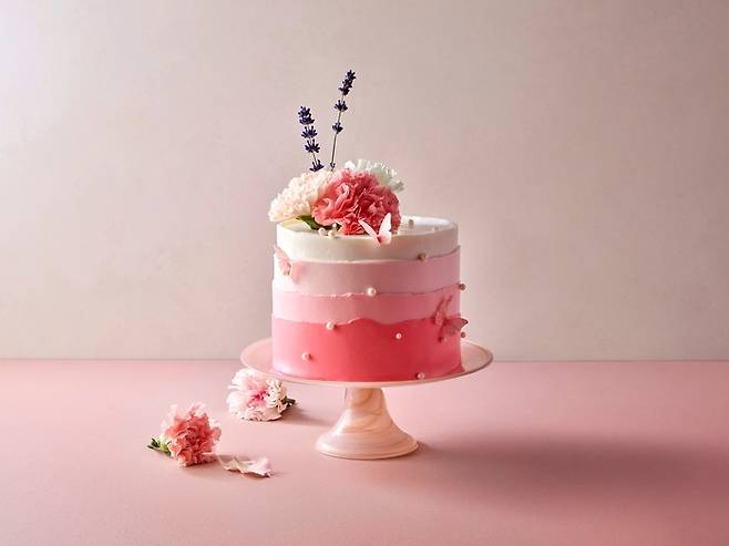 그랜드 인터컨티넨탈 서울 파르나스 ‘그랜드 델리’에서 준비한 가정의 달 특선 ‘그레이스 가든 케이크’ / 사진=그랜드 인터컨티넨탈 서울 파르나스