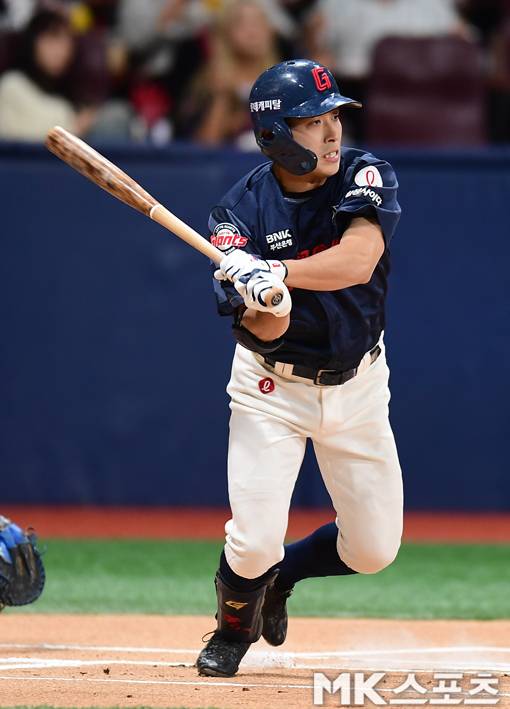 롯데 황성빈은 1일 고척 키움전에서 적시타를 쳤다. 사진(고척 서울)=김재현 기자