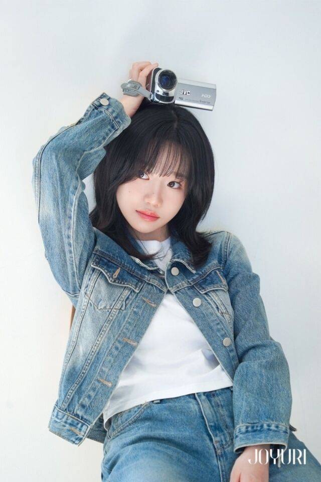 가수 조유리/웨이크원