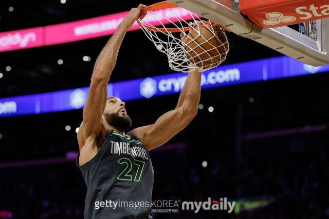 덩크를 작렬하는 고베어. /게티이미지코리아