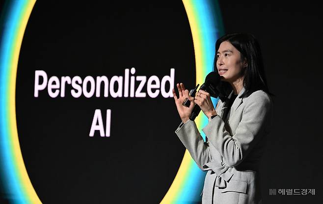 정신아 카카오 대표가 지난 2월 서울 중구 더 플라자 호텔에서 열린 기자간담회에서 카카오의 AI 전략을 밝히는 모습. 임세준 기자