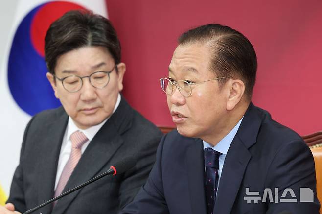 [서울=뉴시스] 권창회 기자 =권영세 국민의힘 비상대책위원장이 1일 오전 서울 여의도 국회에서 열린 비상대책위원회의에서 발언하고 있다. 2025.05.01. kch0523@newsis.com