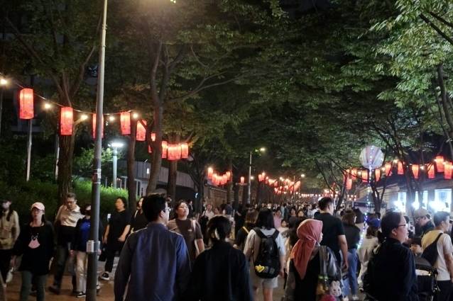 지난해 정동길에서 열린 ‘정동야행’을 즐기는 시민들의 모습. 중구