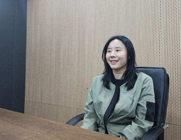 최윤아 인천 신한은행 신임 감독이 최근 서울 한국프레스센터에서 서울신문과 만나 사령탑에 부임한 소감을 밝히고 있다. 서진솔 기자