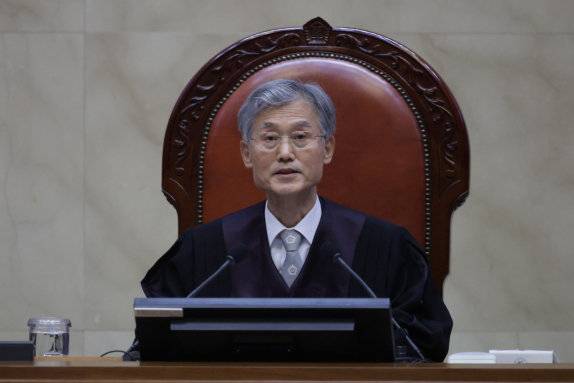 조희대 대법원장이 5월 1일 공직선거법 위반 혐의로 기소된 이재명 더불어민주당 대선후보에게 무죄를 선고한 2심 판결에 대해 유죄 취지로 파기환송을 선고했다. 뉴스1