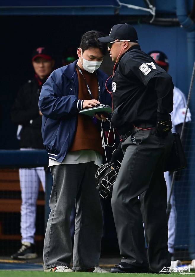 KBO리그는 2024년부터 ABS를 도입했고, 올해는 ABS의 S존을 하향 조정했다. 이에 따라 타고투저 현상이 옅어지는 효과가 발생했다. 지난해 4월까지와 비교해 리그 ERA가 좋아졌고, 평균 타율은 낮아졌다. 스포츠동아 DB