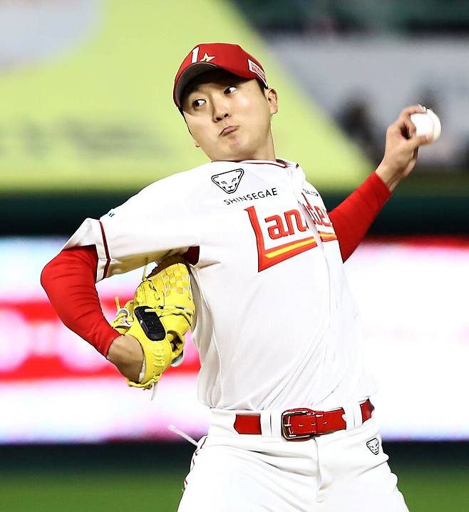 ▲ 삼성 선수단은 몸쪽 위협구보다는 욕설 쪽에 불만을 가진 것으로 알려졌고, 1일 김광현과 김건우가 직접 선수단을 찾아 상황을 설명하고 사과를 했다 ⓒSSG랜더스