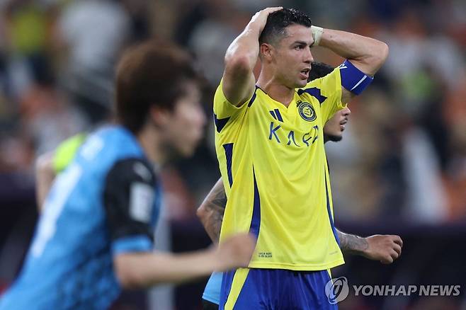 알나스르의 호날두가 가와사키와 경기에서 실망스러워하고 있다. [AFP=연합뉴스]