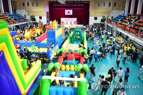 '오늘은 어린이날, 우리들 세상' [연합뉴스 자료사진]