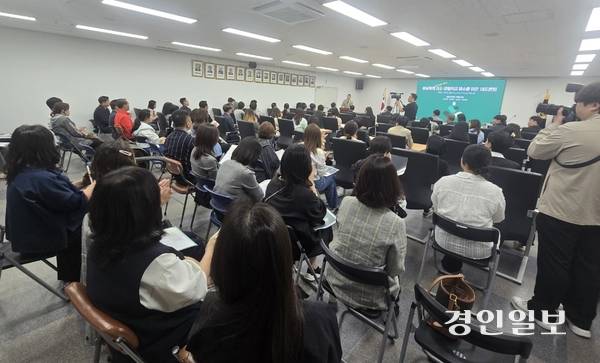 성남시의회 세미나실에서 지난달 30일 구재평 의원 주최로 열린 ‘성남 위례·복정1지구 학교문제’ 토론회. 2025.4.30 성남/김순기기자 ksg2011@kyeongin.com