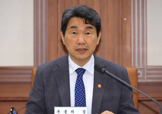 1일 0시부터 대통령 권한대행직을 이어받은 이주호교육부총리.