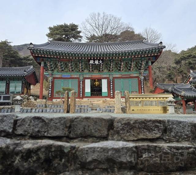 청도군 청도읍 화악산에 있는 적천사는 삼국시대 신라 승려 원효가 창건한 사찰이다. 사진은 대웅전 모습. 김진홍기자