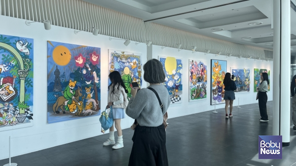 풀무원푸드앤컬처, 부산엑스더스카이 100층 전망대에서 '웃는 고양이 무슈샤' 특별전 개최. ⓒ풀무원푸드앤컬처