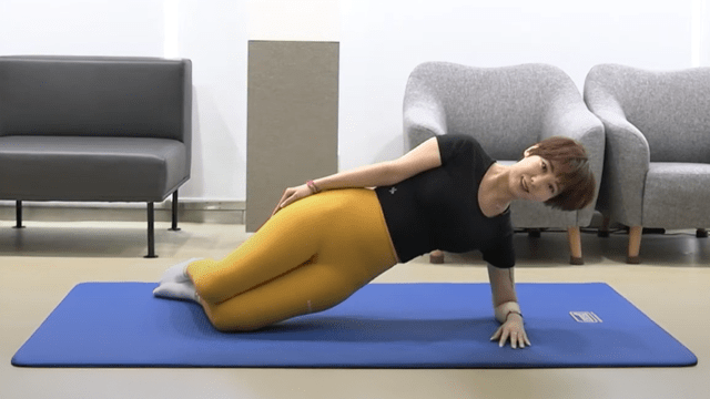 변형 사이드 플랭크(Modified Side Plank) | 출처: 하이닥 유튜브
