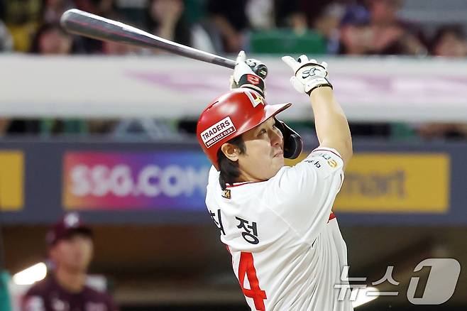 SSG 랜더스 최정은 KBO리그 통산 495홈런을 기록 중이다. 홈런 5개를 추가하면 사상 처음으로 500홈런을 달성한다. 뉴스1 DB ⓒ News1 민경석 기자