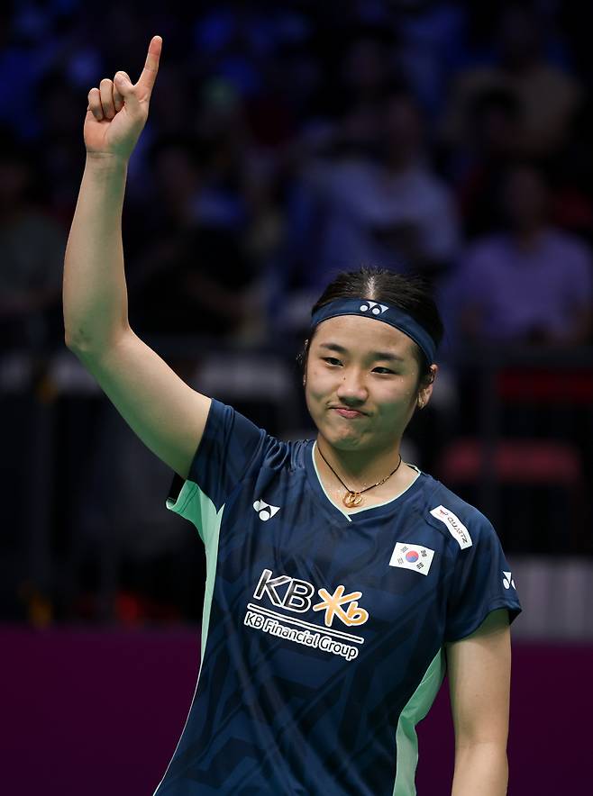 (250430) -- XIAMEN, April 30, 2025 (Xinhua) -- An Se Young of South Korea celebrates after the women's singles match against Chiu Pin-Chian of Chinese Taipei during the Group B match between South Korea and Chinese Taipei at BWF Sudirman Cup in Xiamen, southeast China's Fujian Province, April 30, 2025. (Xinhua/Wang Kaiyan)<저작권자(c) 연합뉴스, 무단 전재-재배포, AI 학습 및 활용 금지>
