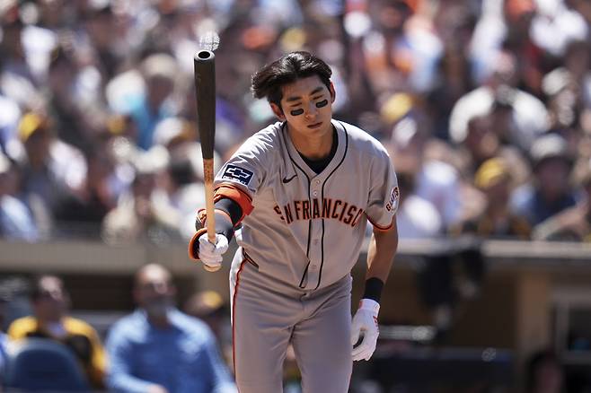 샌프란시스코 자이언츠 이정후가 2일(한국시각) 오라클파크에서 열린 콜로라도 로키스전에서 교체 출전해 1타수 무안타에 그쳐 연속경기 안타 행진이 7경기에서 멈췄다. AP연합뉴스