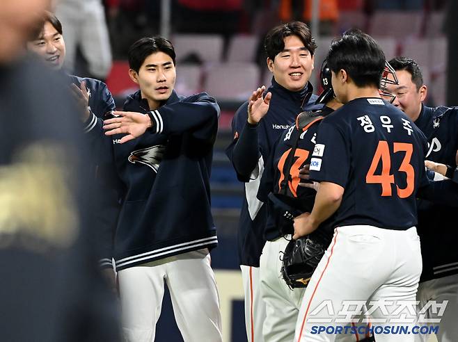 안치홍 박상원 심우준 엄상백도 루키의 첫승을 축하