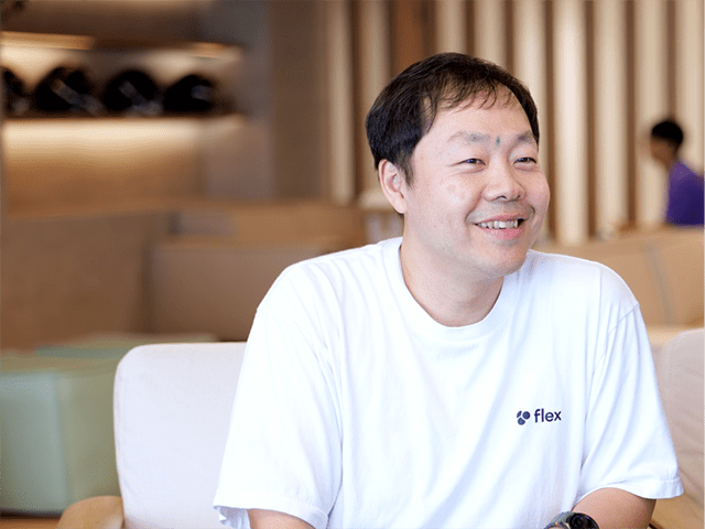 김태은 CPO는 네이버·라인·토스를 거치며 커리어를 쌓은 인물로, 조직과 사람의 다양한 문제를 경험하고 해결하면서 기업 문화의 중요성을 깨닫게 됐다. 그리고 플렉스의 미션이기도 한 ‘조직과 사람의 문제를 해결하는 제품을 만드는 것’에 공감해 2021년 이 회사에 합류하게 됐다.