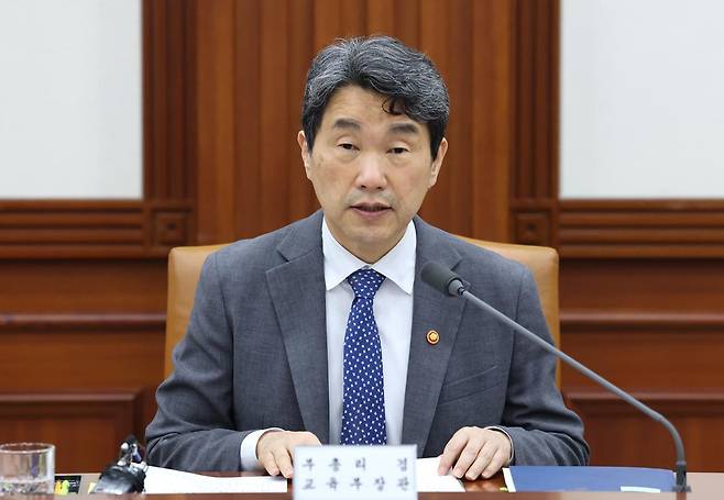 이주호 대통령 권한대행 사회부총리 겸 교육부 장관이 1일 서울 종로구 정부서울청사에서 열린 사회관계장관회의에서 발언을 하고 있다. 2025.5.1 뉴스1