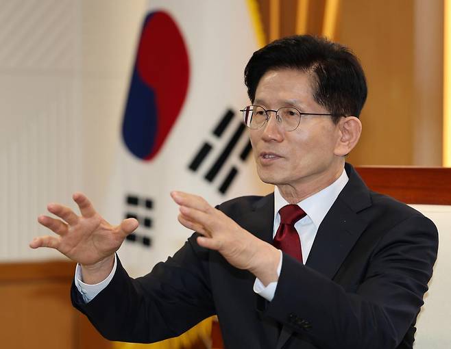 김문수 국민의힘 대선 경선 후보가 1일 충남도청을 방문해 김태흠 도지사와 면담을 갖고 있다. 2025.5.1 (홍성=뉴스1)