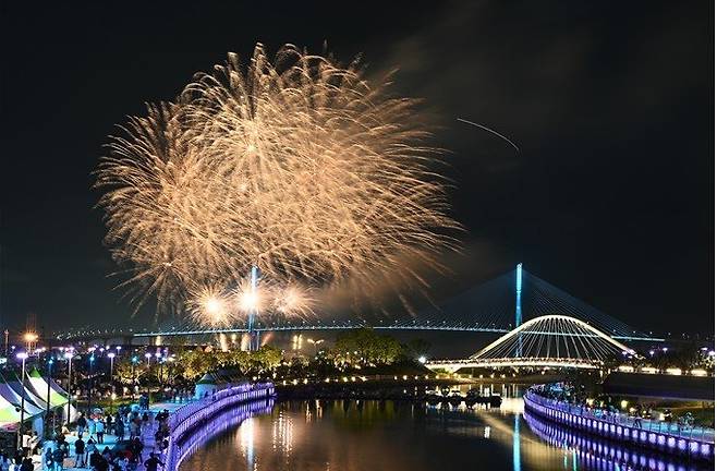 지난해 부산항축제 불꽃쇼 모습. 부산시 제공