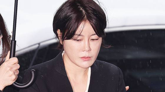 문다혜씨는 2018년 당시 남편이었던 서모씨가 타이이스타젯 전무이사로 취업이 확정되기 전 월급과 체류비 등의 취업 조건을 결정한 뒤 민정수석실을 통해 이상직 전 의원 측에 전달한 것으로 검찰은 보고 있다. 연합뉴스