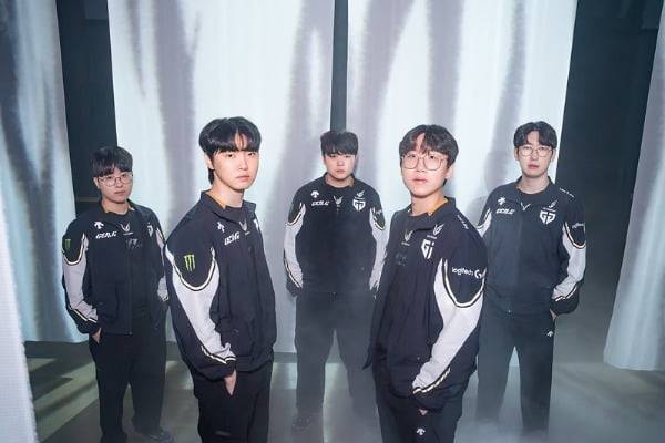 2025 LCK 정규 시즌 '전승 행진'을 이어가고 있는 젠지 e스포츠 선수단. 왼쪽부터 '기인' 김기인, '쵸비' 정지훈, '캐니언' 김건부, '룰러' 박재혁, '듀로' 주민규 (LCK 제공)