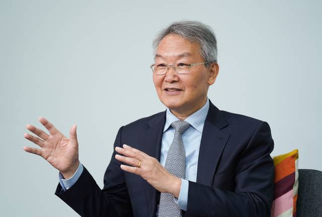 ‘바울로부터 온 편지’ 시리즈 첫 권인 ‘목회자 바울이 목회자에게’를 펴낸 최종상 선교사가 지난 25일 서울 여의도 국민일보 스튜디오에서 출간 배경을 설명하고 있다. 김영광 PD