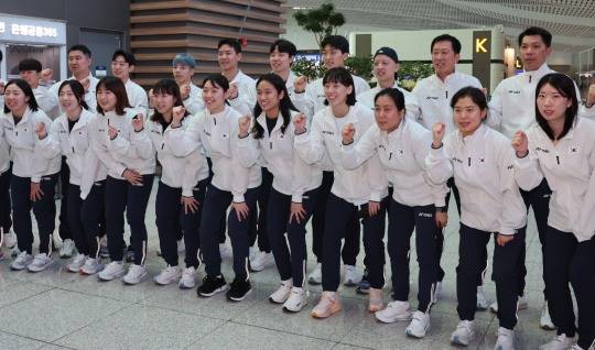 파이팅 외치는 배드민턴 국가대표팀. 사진[연합뉴스]