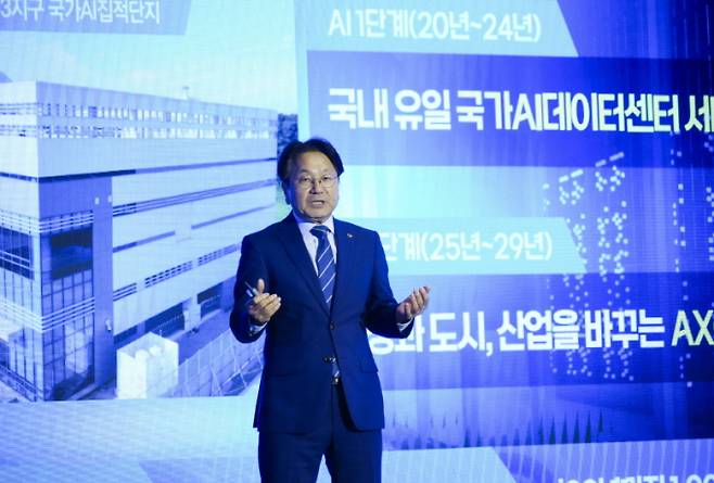 강기정 광주광역시장이 지난해 9월10일 서울 포시즌스호텔에서 열린 '2024 시도지사 정책컨퍼런스'에 참석해 지역 인구감소에 대응한 광주의 산업정책과 인재양성 로드맵, 창업성공률 높은 도시 정책 등을 발표하고 있다./사진=광주시