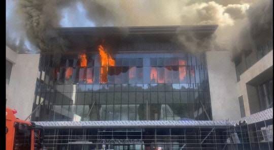 지난 2월 14일 부산 기장군 반얀트리 해운대 부산 리조트 공사장에 불이 났다.