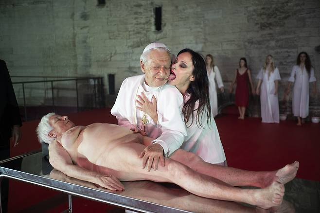 ‘스페인의 분노’로 불리는 전방위 예술가 안헬리카 리델의 연극 ‘사랑의 죽음. 피비린내가 눈에서 떠나지 않아. 후안 벨몬테’. [국립극장 제공]