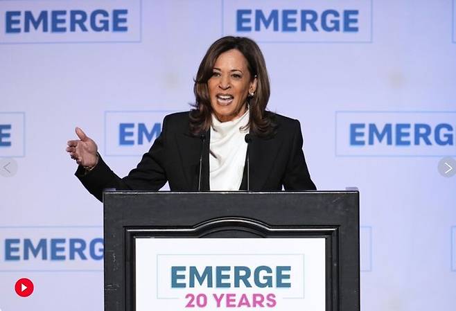 [샌프란시스코=AP/뉴시스] 카멀라 해리스  부통령이 지난달 30일 샌프란시스코 팰리스호텔에서 열린 민주당 여성 정치인 육성 단체인 ‘이머지 아메리카(Emerge America)’ 20주년 기념식에 참석해 연설하고 있다. 2025.05.02. *재판매 및 DB 금지