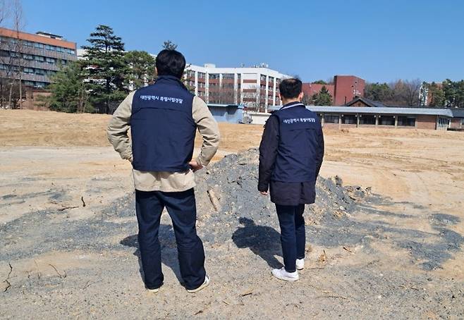 대전시 특사경이 현장 조사를 하고 있다. 대전시 제공