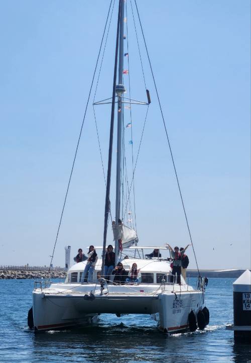 울진 관광객들이 요트 체험을 즐기고 있다. 울진군 제공