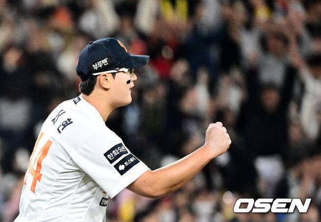 [OSEN=대전, 지형준 기자]&nbsp;경기를 마치고 한화 김서현이 승리를 기뻐하고 있다. 2025.04.29 /jpnews@osen.co.kr