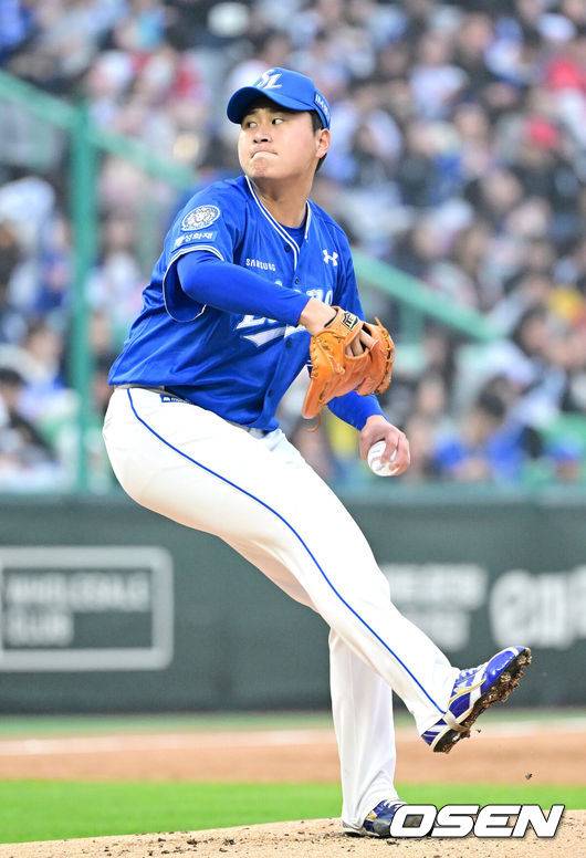 [OSEN=인천, 최규한 기자] 1일 오후 인천 SSG랜더스필드에서 ‘2025 신한 SOL Bank KBO리그’ SSG 랜더스와 삼성 라이온즈의 경기가 열렸다.이날 홈팀 SSG는 송영진, 방문팀 삼성은 이승현을 선발로 내세웠다.1회말 삼성 선발 이승현이 힘차게 공을 뿌리고 있다. 2025.05.01 / dreamer@osen.co.kr